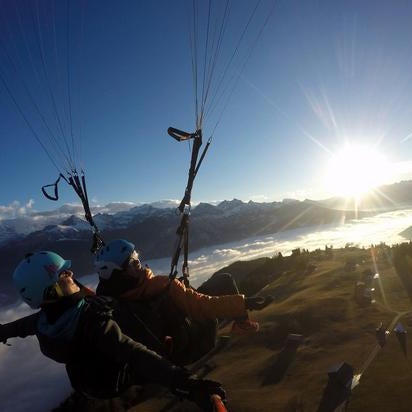 Foto diambil di AlpinAir Paragliding Interlaken oleh Yext Y. pada 5/23/2019
