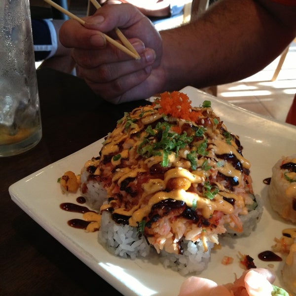 Foto tirada no(a) Geisha &quot;Sushi With a Flair&quot; - Denham Springs por Chrissy em 9/1/2013