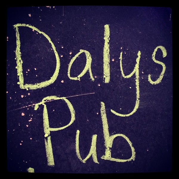 รูปภาพถ่ายที่ Daly&#39;s Pub โดย Randolph H. เมื่อ 1/13/2013