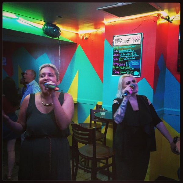 Foto tirada no(a) Karaoke Shout por Randolph H. em 8/14/2015