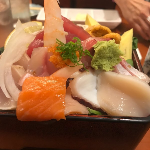 Снимок сделан в Sushi Go 55 пользователем Traci K. 4/5/2018