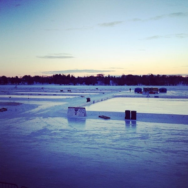 Foto tomada en U.S. Pond Hockey Championship  por Eric W. el 1/17/2014