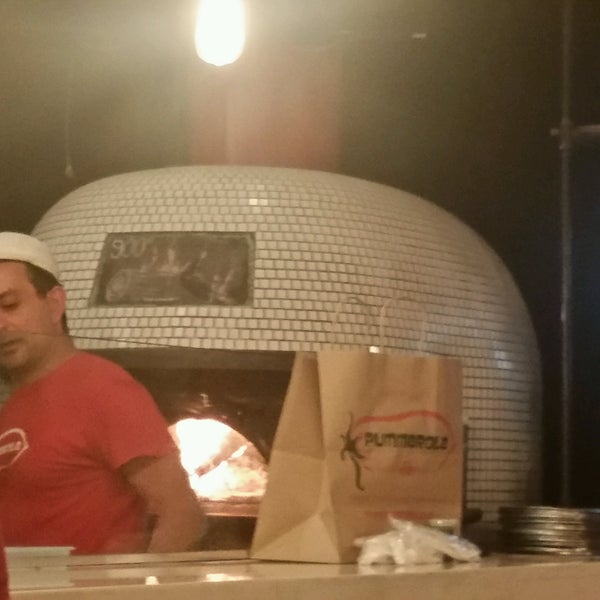 Foto tomada en Pummarola Pastificio Pizzeria  por Karen el 1/17/2017