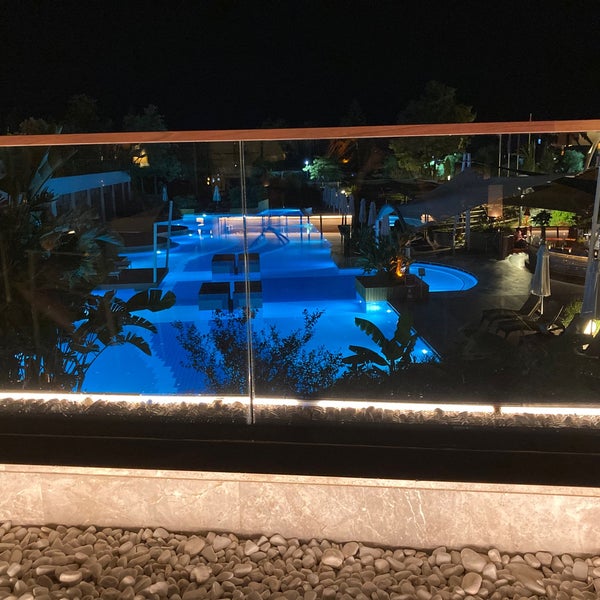 รูปภาพถ่ายที่ Sensimar Side Resort &amp; Spa โดย cuneyt s. เมื่อ 8/28/2021