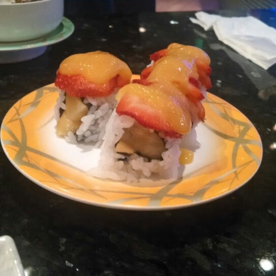 Photo prise au Sushi Zone par Nikki L. le5/9/2014