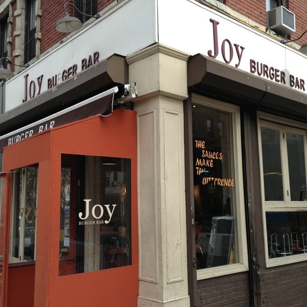 รูปภาพถ่ายที่ Joy Burger Bar โดย Matthew เมื่อ 3/11/2013