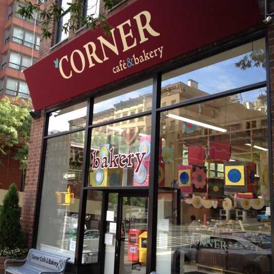 Foto tomada en Corner Cafe and Bakery  por Matthew el 9/24/2012