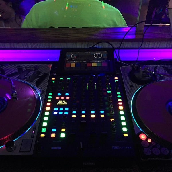 3/14/2015 tarihinde DJ Tecoyziyaretçi tarafından The Big Bar &amp; Grill'de çekilen fotoğraf
