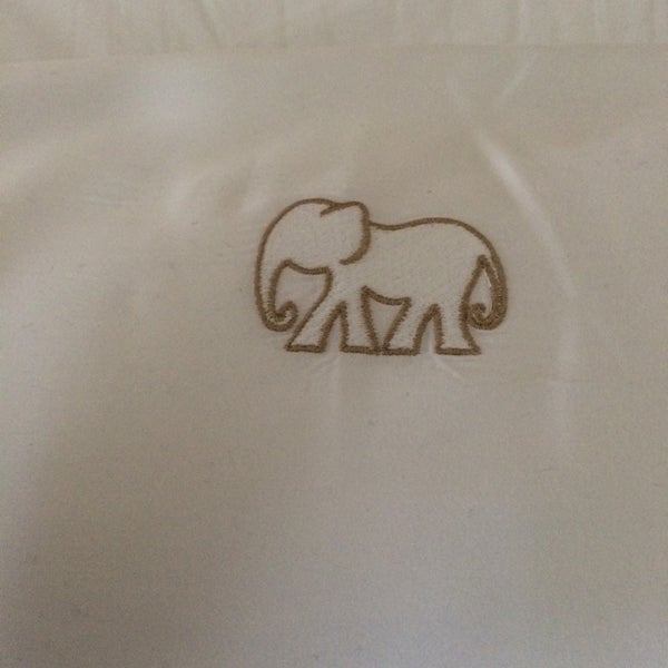 Foto scattata a White Elephant da Cori K. il 6/13/2014