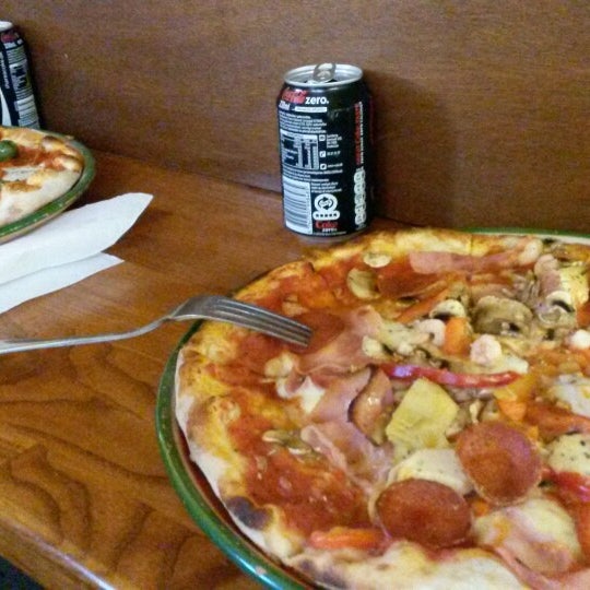 Das Foto wurde bei Pizzeria La Fiorita von Soila M. am 7/14/2014 aufgenommen