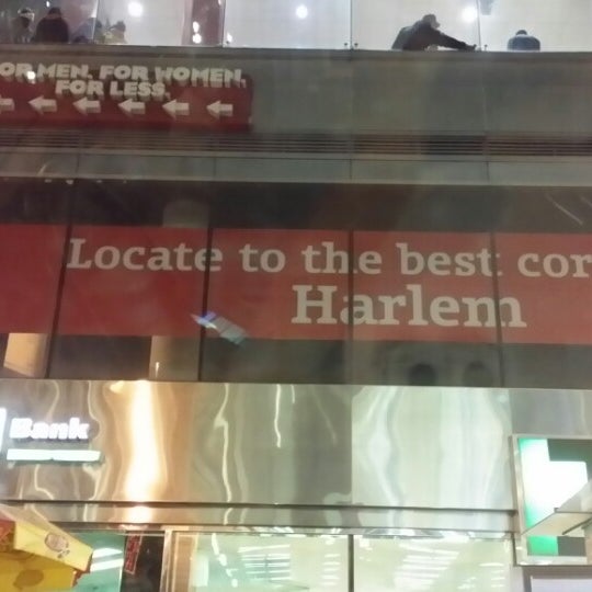 Photo taken at Welcome to Harlem by Merve Sari on 11/29/2013