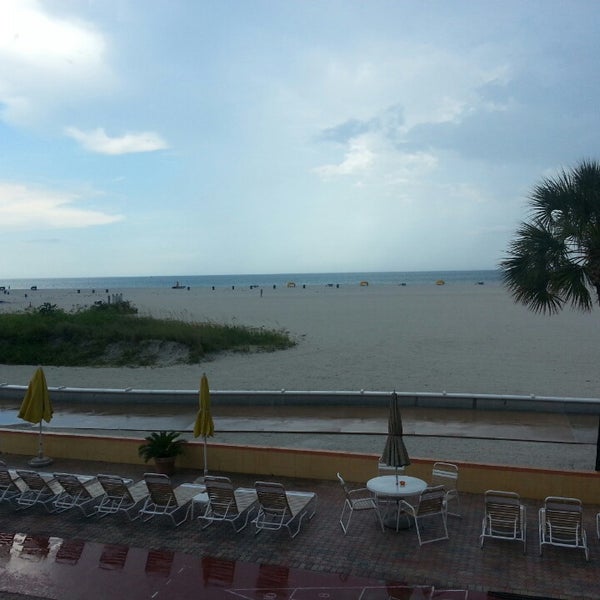 Foto tomada en Page Terrace Beachfront Hotel  por Chaletoe G. el 9/2/2014