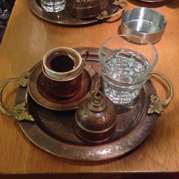 Das Foto wurde bei İst Cafe von Şebnem B. am 1/6/2015 aufgenommen