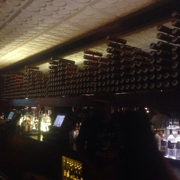 6/15/2014 tarihinde Austin L.ziyaretçi tarafından Analog Bar'de çekilen fotoğraf