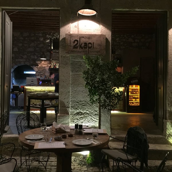 Foto diambil di 2Kapı Restaurant &amp; Lounge oleh Gül M. pada 9/17/2016