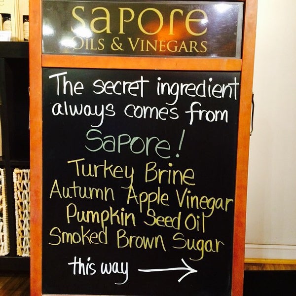 Foto tirada no(a) Sapore Oil and Vinegar por Renee F. em 11/12/2015