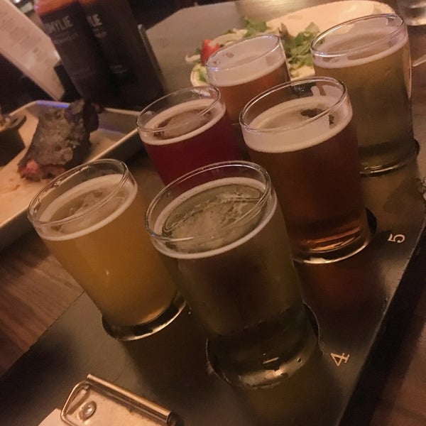 Photo taken at Smylie Brothers Brewing Co. by Manassawee S. on 8/26/2018