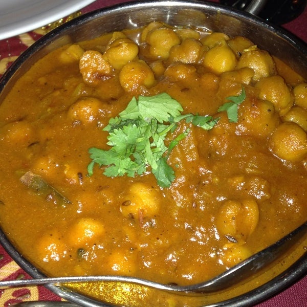 11/1/2012にWayward J.がMoghul Fine Indian Cuisineで撮った写真