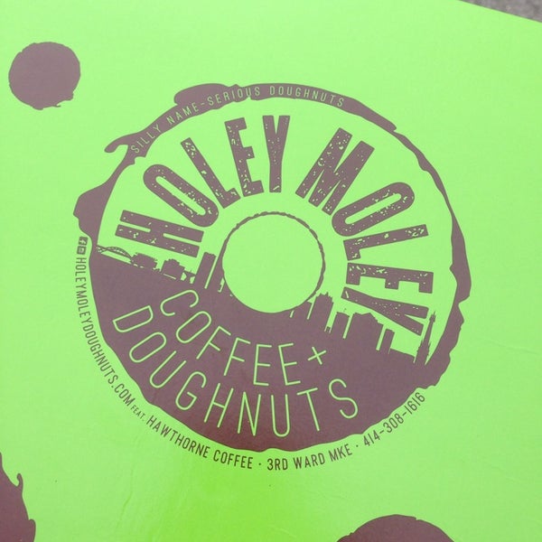 Das Foto wurde bei Holey Moley Coffee + Doughnuts von Phil B. am 7/25/2014 aufgenommen