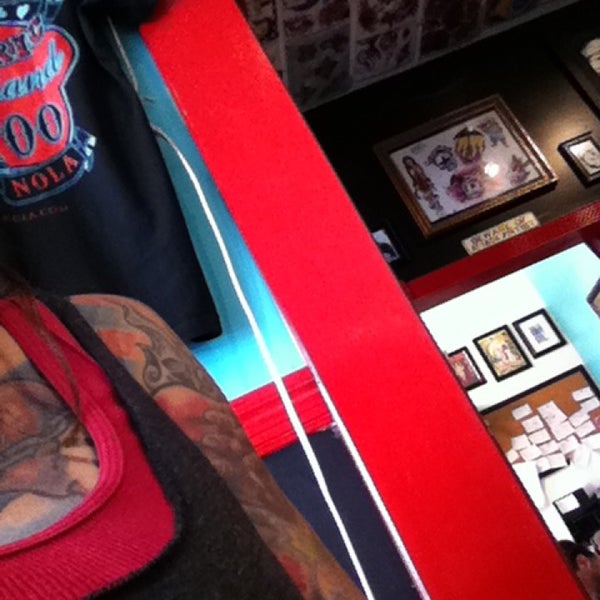 4/10/2013에 Angi B.님이 Electric Ladyland Tattoos에서 찍은 사진