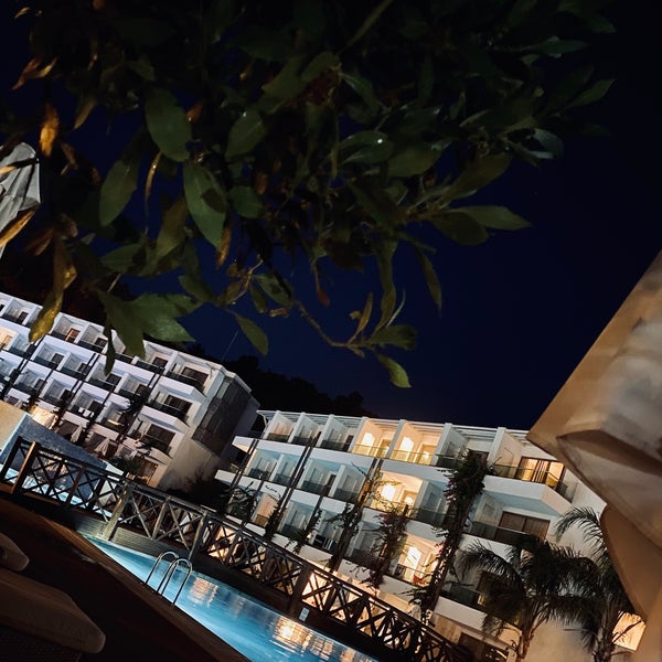 รูปภาพถ่ายที่ Thor Luxury Hotel &amp; SPA Bodrum โดย ＰＩＮＡＲ เมื่อ 6/27/2021