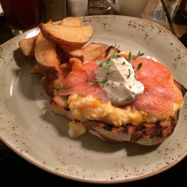 Scrambled eggs with salmon and cream cheese is very good, also try their juices !