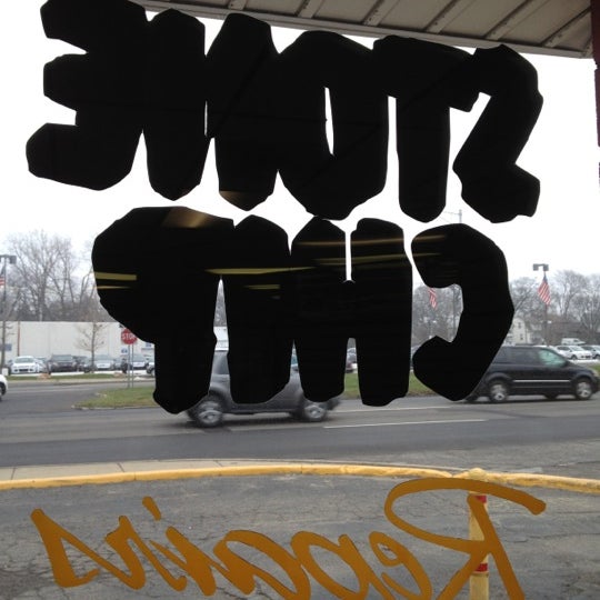 Henderson Glass Automotive Repair Shop in Berkley