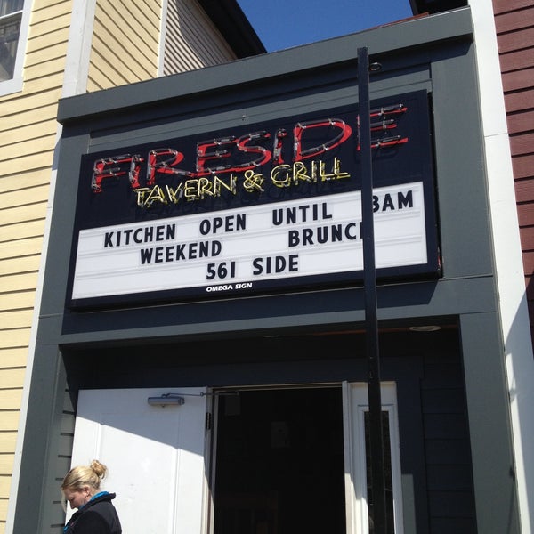 Foto tirada no(a) Fireside Restaurant &amp; Lounge por Ron A. em 4/28/2013