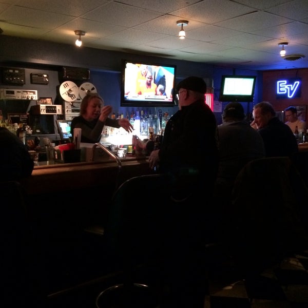 Foto diambil di New Way Bar oleh Ron A. pada 2/23/2014