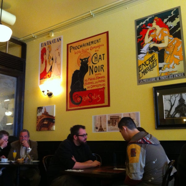 Foto tomada en Paris Crepes Cafe  por Ricardo T. el 5/12/2013