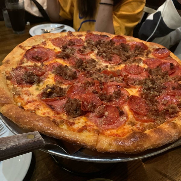 Foto tomada en Patxi&#39;s Pizza  por Plaa 普. el 7/22/2021