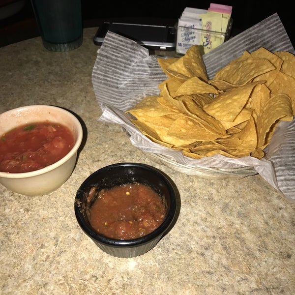Das Foto wurde bei La Bamba Mexican &amp; Spanish Restaurant von Scott am 10/22/2016 aufgenommen