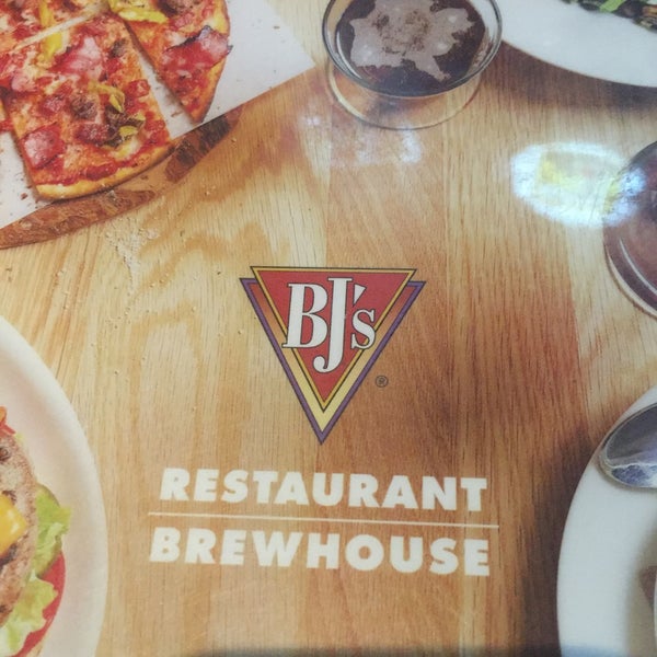 Foto diambil di BJ&#39;s Restaurant &amp; Brewhouse oleh Scott pada 11/15/2015