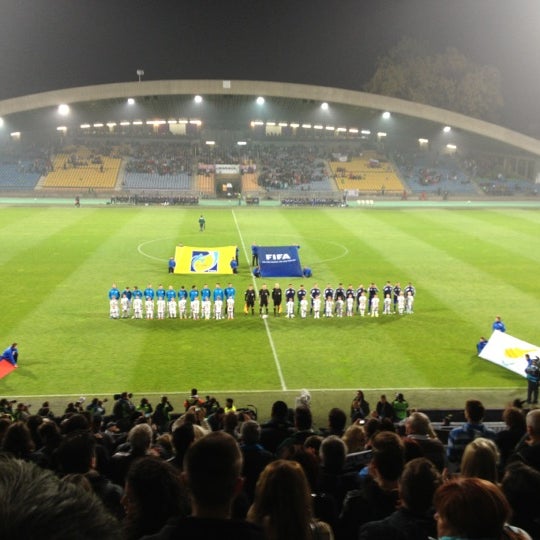 รูปภาพถ่ายที่ Stadion Ljudski Vrt โดย MaTiCeK เมื่อ 10/12/2012