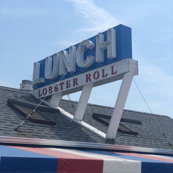 Photo taken at The Lobster Roll Restaurant by Lou C. on 6/29/2019