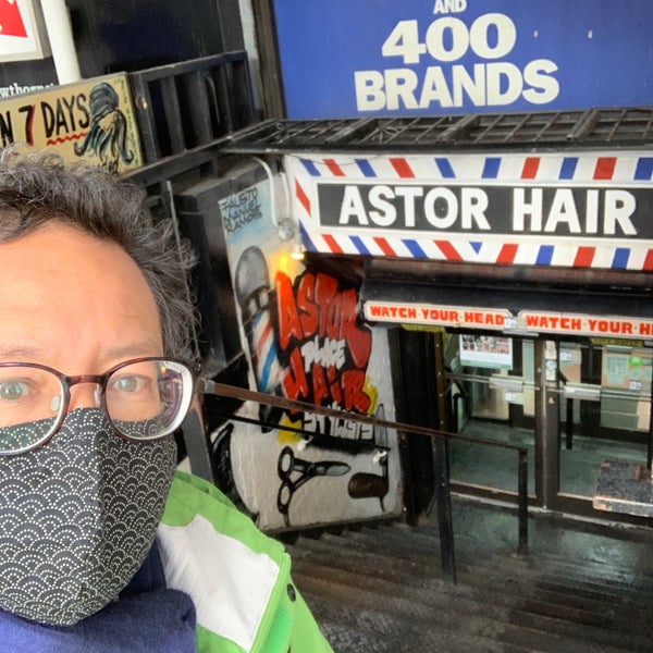 Foto tomada en Astor Place Hairstylists  por Ian K. el 10/30/2020
