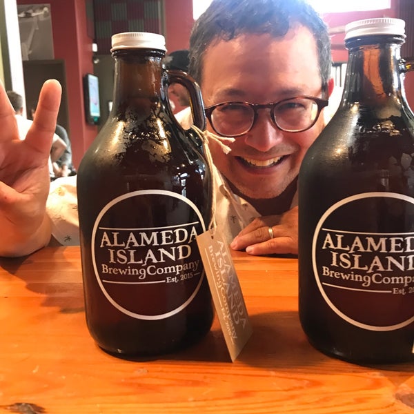 8/20/2018 tarihinde Ian K.ziyaretçi tarafından Alameda Island Brewing Company'de çekilen fotoğraf
