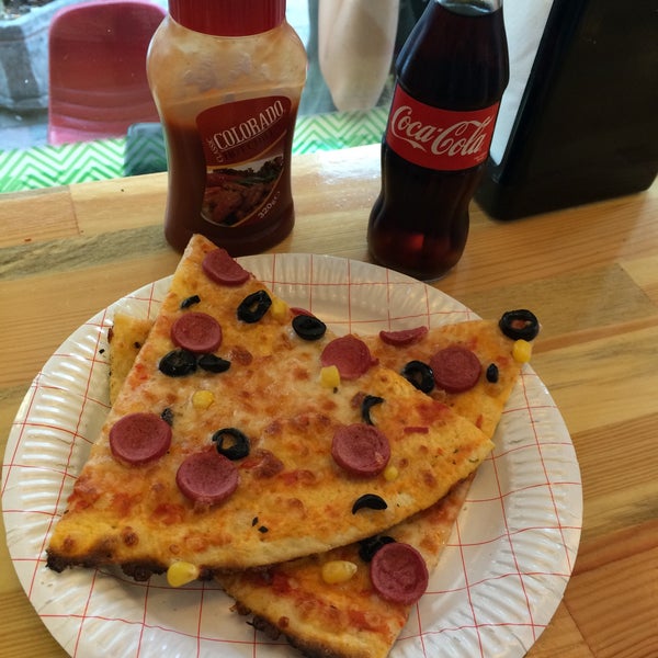 Foto diambil di Pizza2Go oleh Emir Uçar pada 8/16/2015