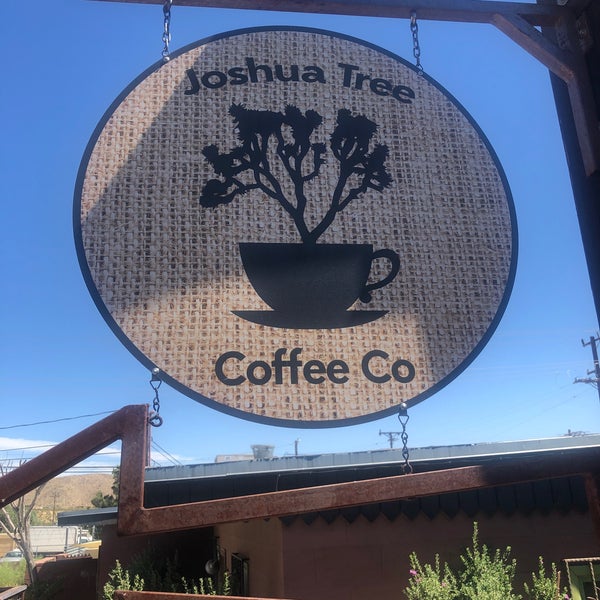 6/12/2020 tarihinde Kristin G.ziyaretçi tarafından Joshua Tree Coffee Company'de çekilen fotoğraf