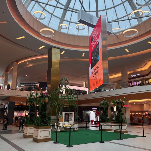 Roosevelt Field - Shopping Mall in Garden City