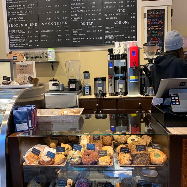 2/26/2021 tarihinde Joanne P.ziyaretçi tarafından Issaquah Coffee Company'de çekilen fotoğraf