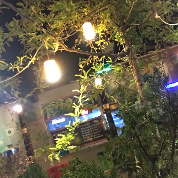 Foto tomada en Poyraz Cafe &amp; Restaurant  por 🦀🦀Ayyengec ❤. el 5/17/2018