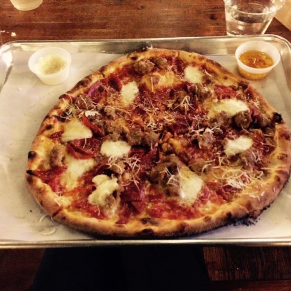 Foto diambil di DeSano Pizza Bakery oleh Amber J. pada 4/25/2015
