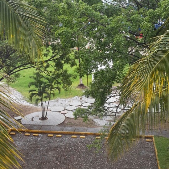 รูปภาพถ่ายที่ Puerto de Luna All Suites Hotel โดย Irma D. เมื่อ 12/27/2013