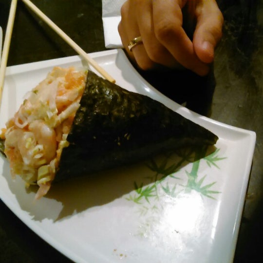 O sushi é ótimo e o temaki é gigante e tb uma delícia!