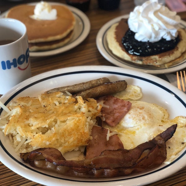 EATING AT - IHOP - ORLANDO 