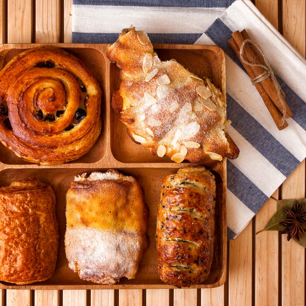 6/16/2014 tarihinde Bread &amp; Hearth Artisanal Bakery Cafeziyaretçi tarafından Bread &amp; Hearth'de çekilen fotoğraf
