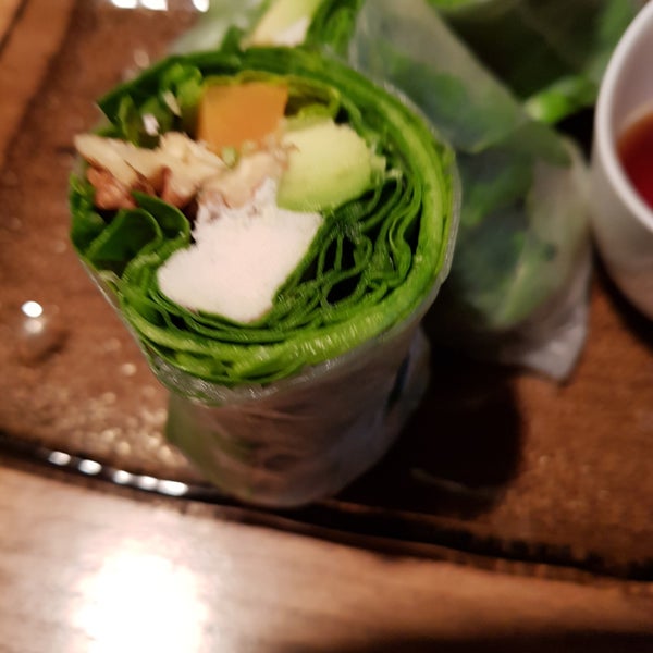 Das Foto wurde bei Sushi Bar von Defne am 4/1/2018 aufgenommen