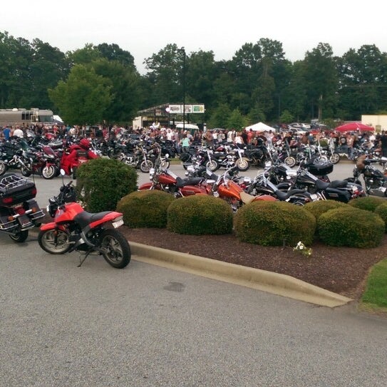 รูปภาพถ่ายที่ Harley-Davidson of Greenville โดย Christian H. เมื่อ 7/3/2014