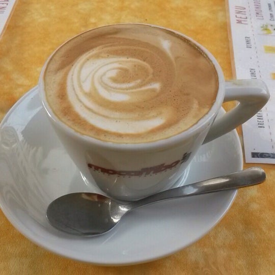 Photo taken at Darjeeling Teahouse &amp; cafe by Flóra N. on 5/23/2015